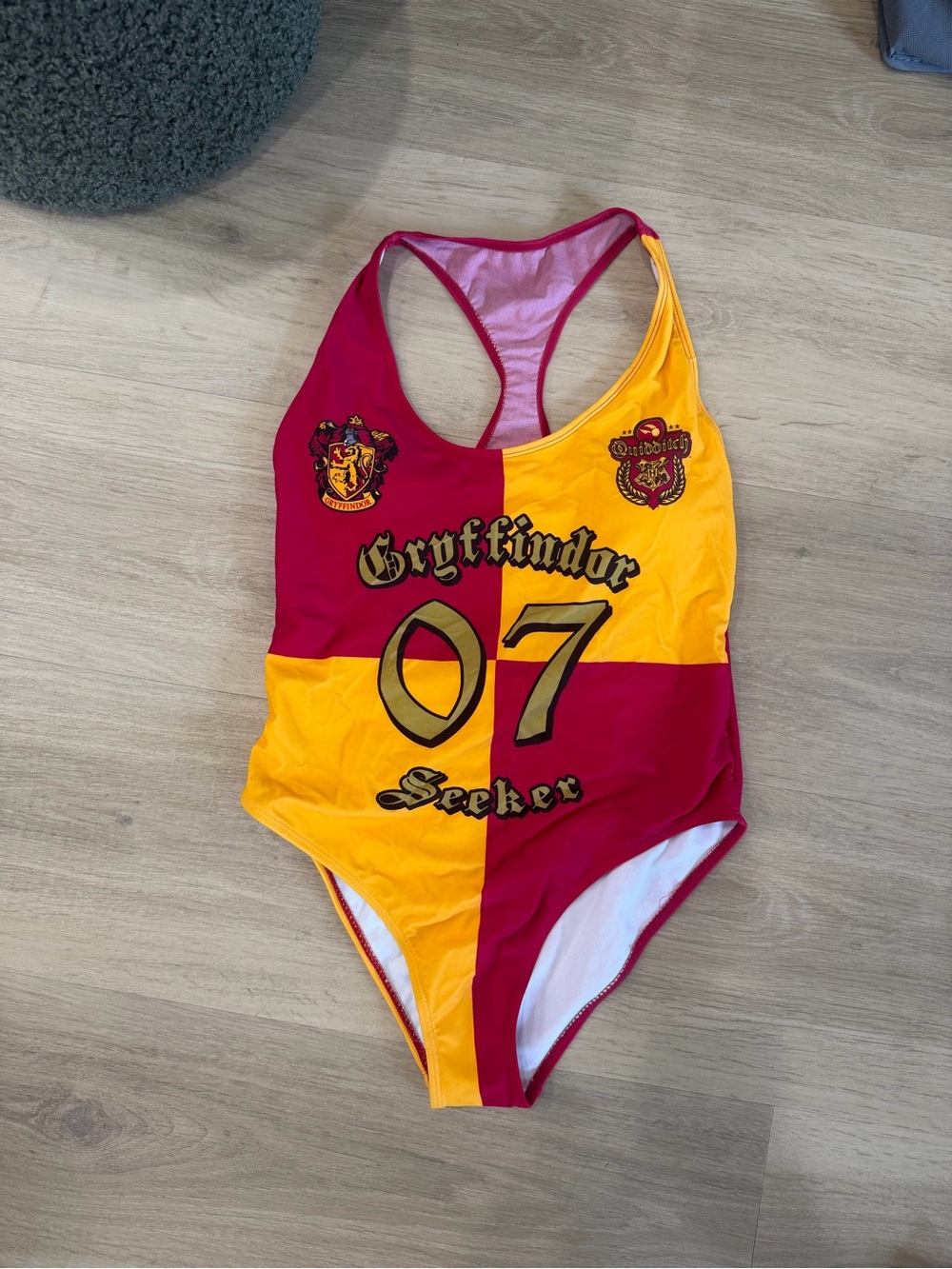 Harry Potter Gryffindor Quidditch 07 Seeker One-Piece Swimsuit - Red & Gold